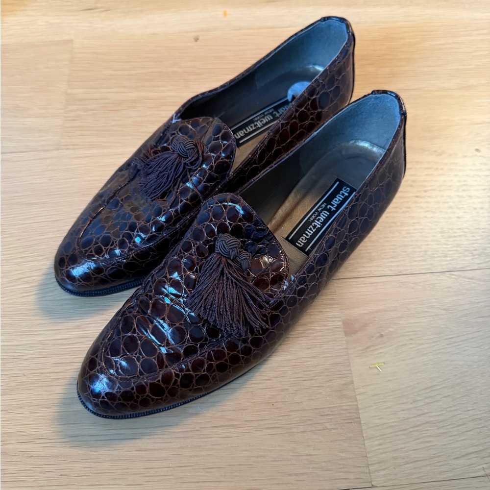 Vintage Stuart Weitzman brown crocodile-embossed tassel loafers - sz 8